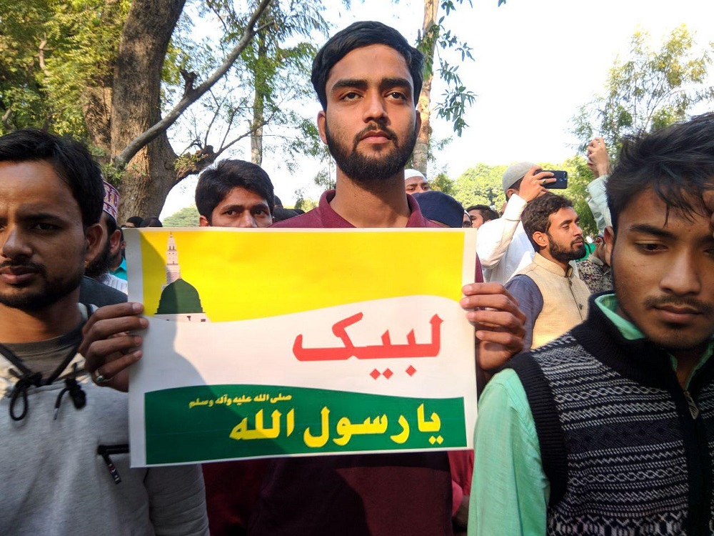 تصویری رپورٹ/ علی گڑھ مسلم یونیورسٹی میں عید میلاد النبی (ص) پر شیعہ سنی طلبہ کا مشترکہ جلوس