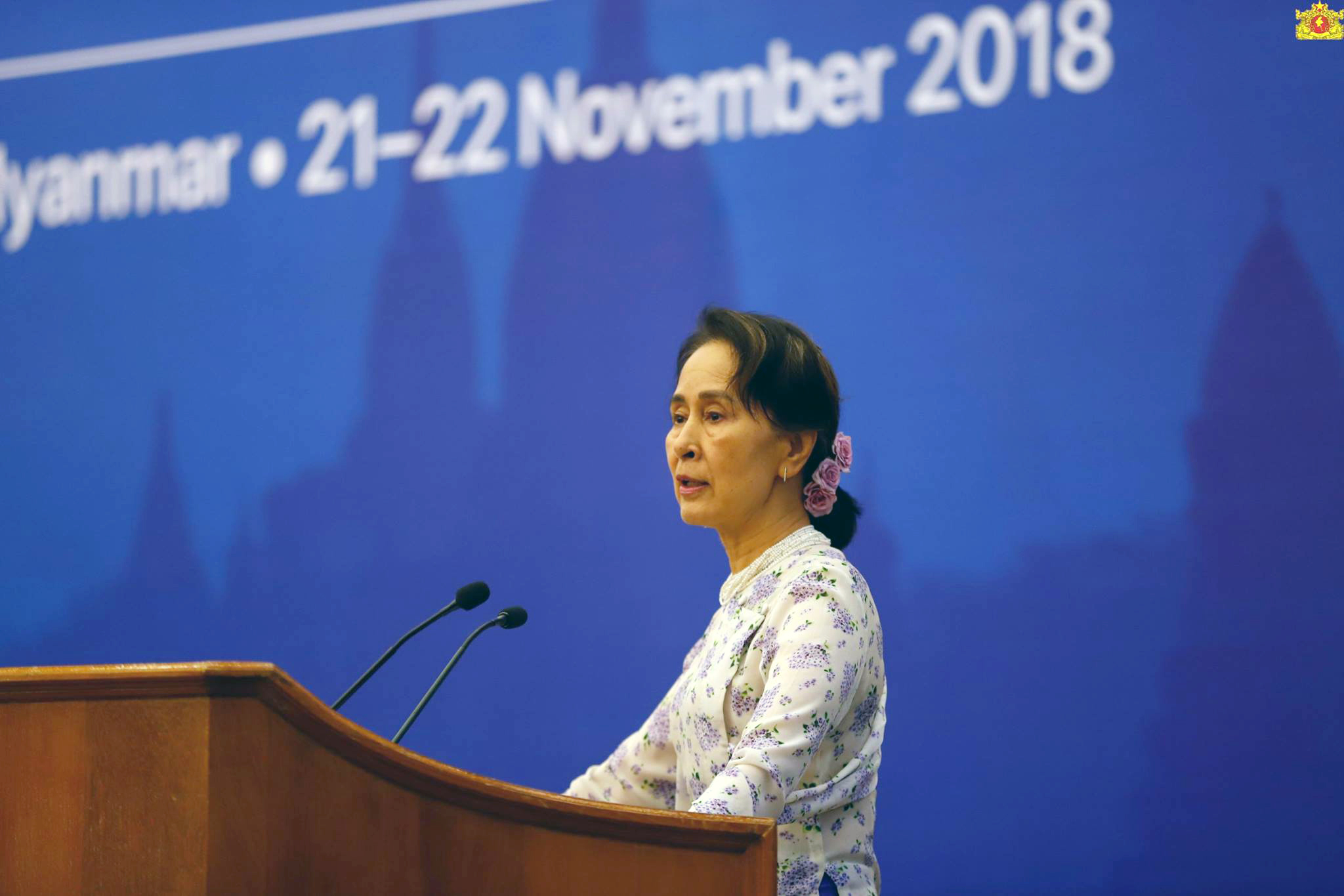 လုံၿခံဳၿငိမ္းခ်မ္းမႈရွိေသာဘ၀တြင္ ေနထုိင္ႏုိင္ရန္ စိန္ေခၚမႈမ်ား တုိး၍ရင္ဆိုင္ေနရဟု ေဒၚေအာင္ဆန္းစုၾကည္ေျပာၾကား အၾကမ္းဖက္၀ါဒႏွင့္ အ