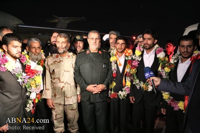 Five kidnapped Iranian border guards return home / Pics