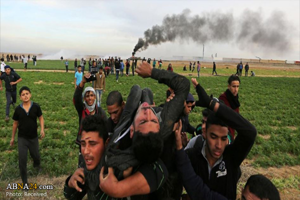 14 Palestinians injured during 35th Friday of Gaza protests