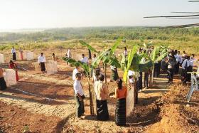  ခ်ိဳ႕တဲ့ ႏိုင္က်ဥ္းမ်ားအတြက္ တိုက္ႀကီးတြင္ အိမ္ရာတည္ေဆာက္မည္ အခမ္းအနားသို႔ ႏိုင္က်ဥ္းေဟာင္း တိုင္းေဒသႀကီး ဝန္ႀကီးခ်ဳပ္သံုးဦးတက
