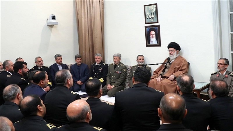  Le Leader reçoit les commandants de la marine