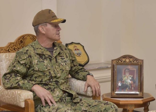 البحرية الأميركية تعلن عن العثور على قائد الأسطول الخامس ميتا بالبحرين
