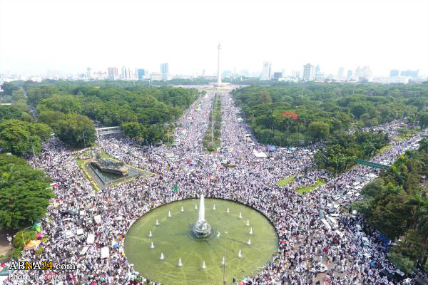 Photos: Indonesian Muslims protest against Jakarta's Christian governor