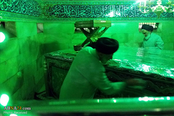 حضرت معصومہ (س) کی ضریح مبارک سے غبار صاف کرنے کی تقریب منعقد