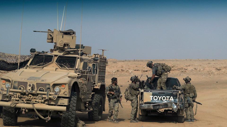 فيديو/ التحالف الدولي بقيادة أمريكا يثبت أول نقطة مراقبة في تل أبيض السورية