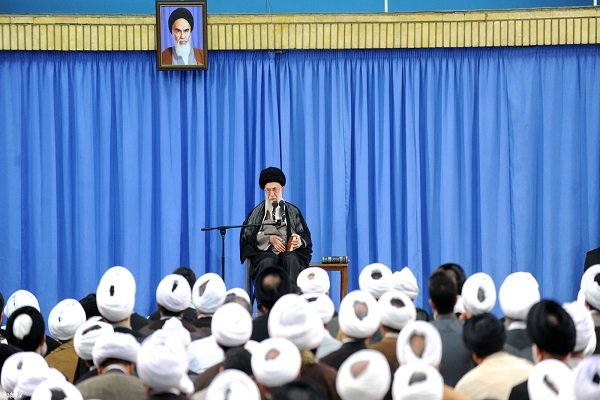 رہبر انقلاب اسلامی: ریٹائر ہونے والے افراد کے عدم استخدام کا قانون اچھا قانون ہے
