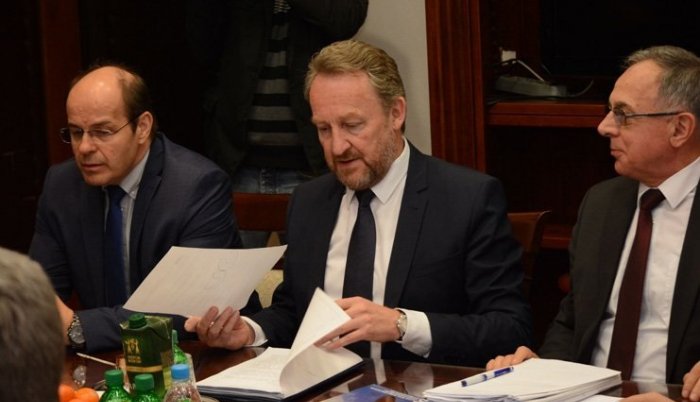 SDA osudila uvrede i psovke na račun rahmetli Alije Izetbegovića i šehida