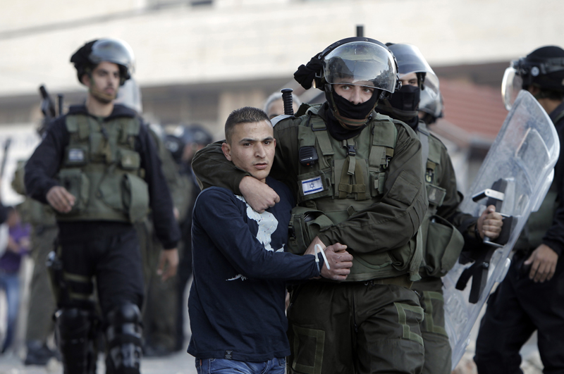 الاحتلال يعتقل 21 فلسطينيا ويهدم مدرسة في الضفة الغربية‎