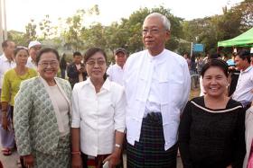 ယာဥ္ေမာင္းဘ၀က ေနထိုင္ခဲ့ေသာေနရာတြင္ မိတ္ေဆြေဟာင္းမ်ားႏွင့္ ေတြ႕ဆုံရသျဖင့္ ၀မ္းသာေၾကာင္း သမၼတေဟာင္း ဦးထင္ေက်ာ္ေျပာ