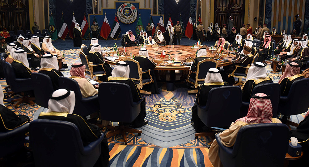 البحرين وقطر تتبادلان الانتقادات بشأن حضور القمة التعاون الخليجي