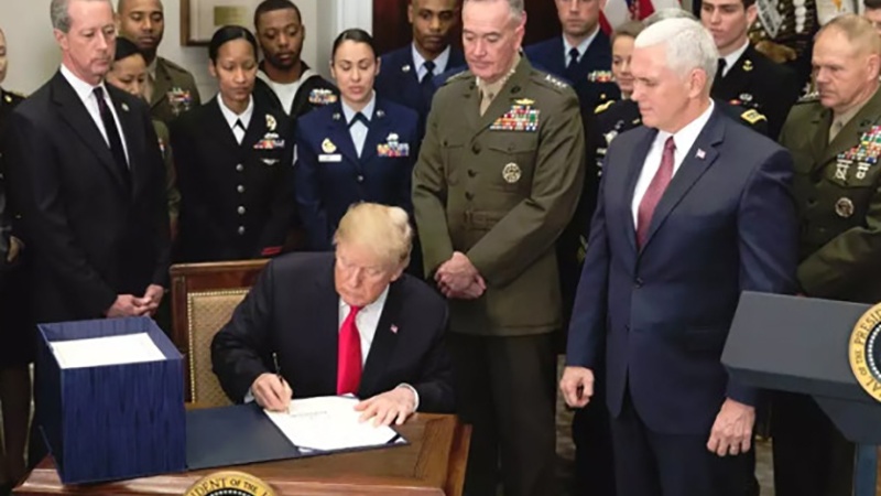 アメリカ大統領が、来年度の巨額国防予算に同意