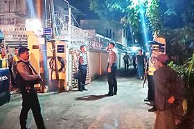 အလံုအႏုၾကမ္းစီးမႈတြင္ ပါ၀င္သူငါးဦးကို ႐ံုးထုတ္၊ ထြက္ေျပးေနသူႏွစ္ဦးကို ၀ရမ္းထုတ္