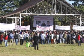 ေထာင္ခ်ခံရေသာ စစ္ေရွာင္အေရး ဆႏၵျပသူသံုးဦးကို လြတ္ၿငိမ္္းခ်မ္းသာခြင့္ေပးရန္ သမၼတထံ ကခ်င္ဒီခ်ဳပ္အမတ္မ်ား စာပို႔ေတာင္းဆို