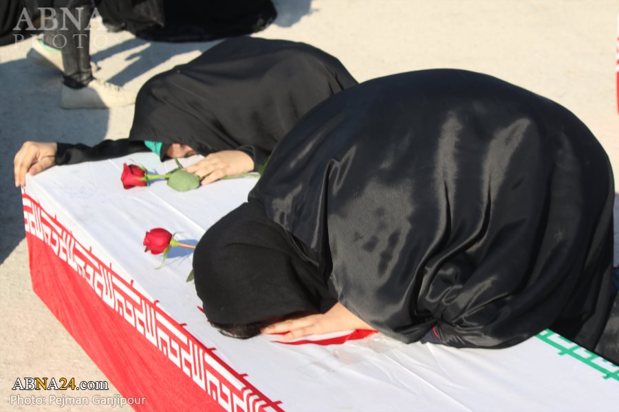 تقرير مصور/ تشييع شهداء مفقودي الدفاع المقدس في مدينة "شلمجه" الايرانية