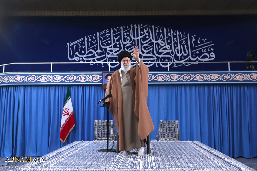  تقرير مصور/ قائد الثورة الاسلامية يستقبل عوائل الشهداء