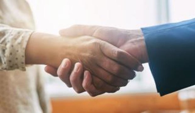 ڈنمارک کی شہریت حاصل کرنے کے لئے ہاتھ ملانا لازمی