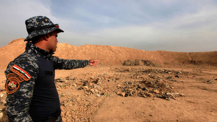القوات العراقية تعثر على مقبرة جماعية جديدة لداعش التكفيري