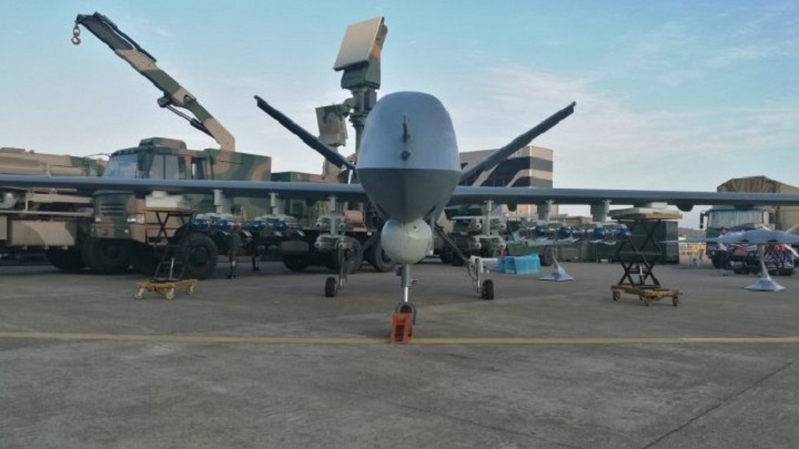 طائرة CH-4 تهوي كالذبابة في سماء صعدة بعد قنصها بصاروخ أرض جو+(صور)