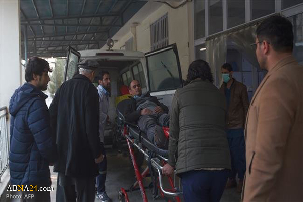 Blast rocks Afghan government compound in ongoing attack