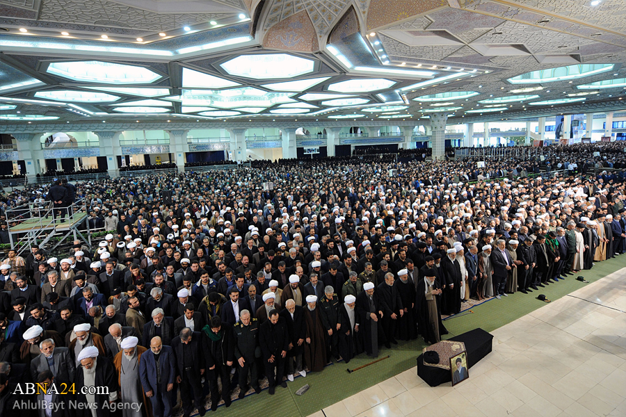 ڕێبەری باڵای ئێران نوێژی لەسەر تەرمی ئایەتوڵا شاهروودی خوێند