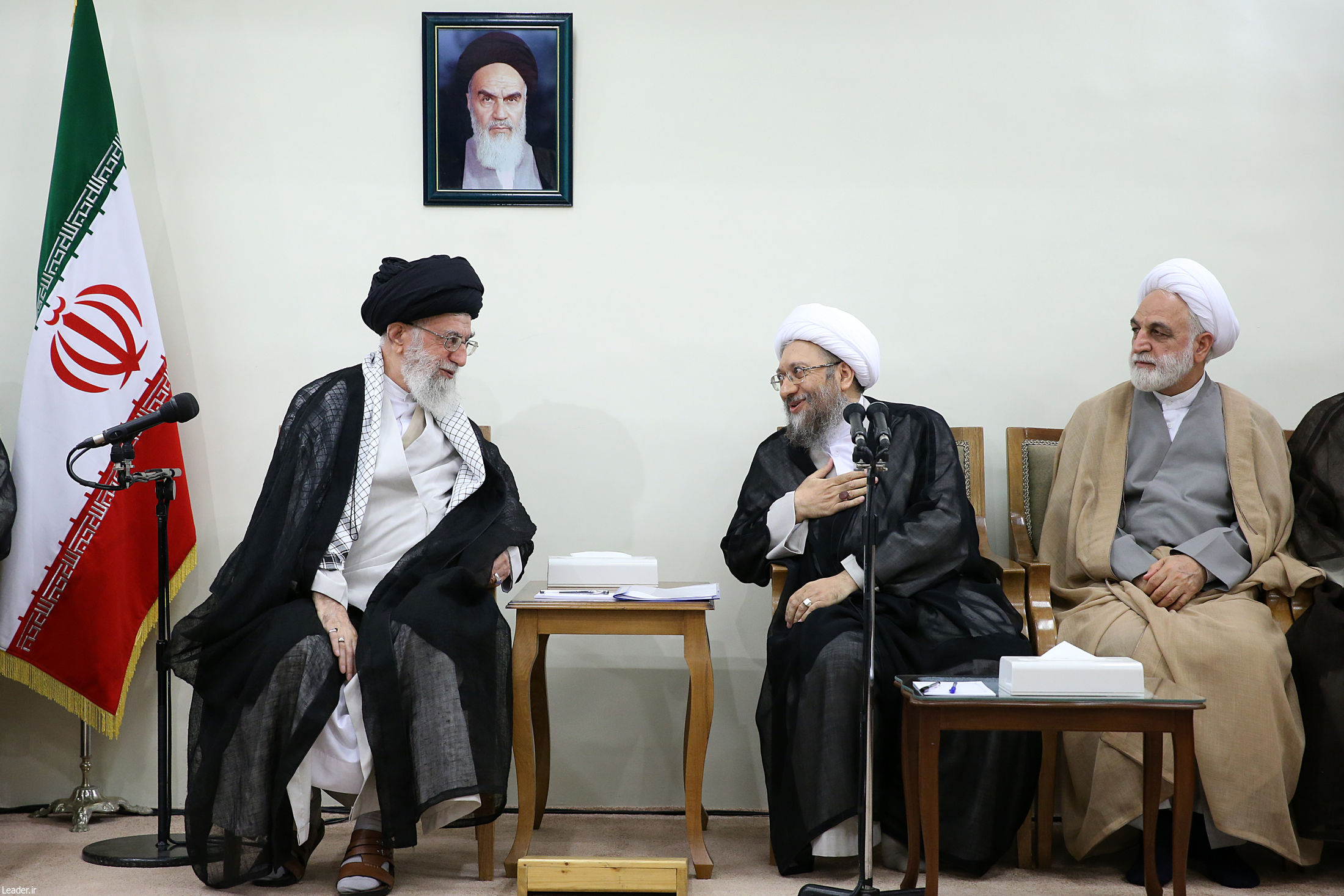 الامام الخامنئي عين "آية الله آملي لاريجاني" رئيسا لمجمع تشخيص مصلحة النظام