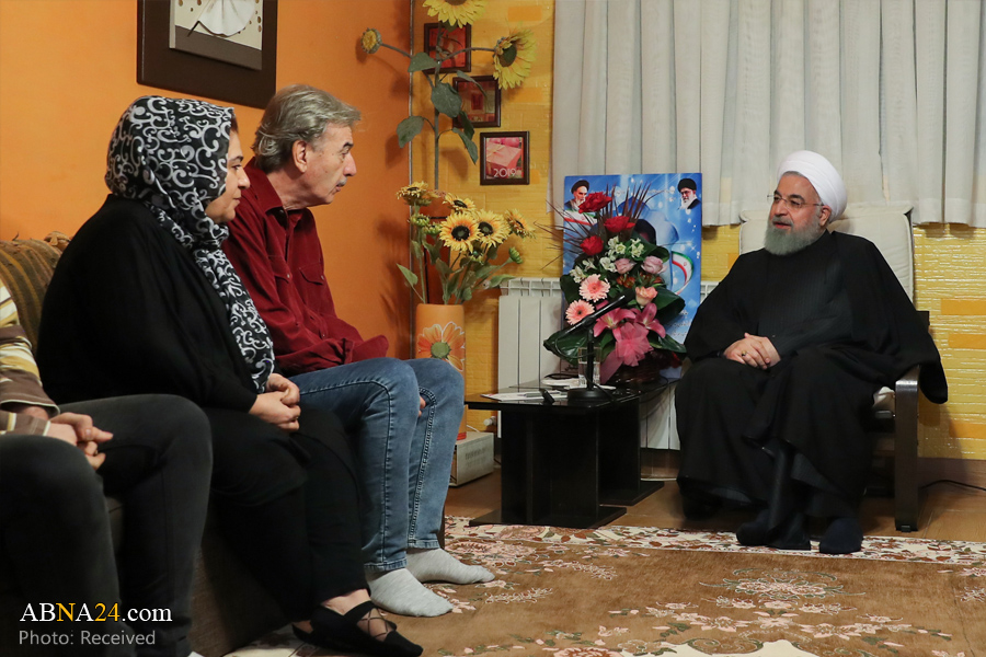 Photos: Pres. Rouhani meets Iranian Armenian war martyr family, veteran