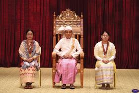 သမၼတကသူရဘြြဲ႕ရႏွစ္ဦးအား လြတ္လပ္ေရးေန႔တြင္ ဂုဏ္ထူးေဆာင္ ဘြဲ႕ခ်ီးျမႇင့္ ဒီခ်ဳပ္ပါတီ၏ လြတ္လပ္ေရးေန႔ အခမ္းအနားသို႔ တပ္မေတာ္ကာကြယ္ေရ