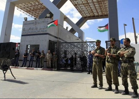 حماس تستلم إدارة معبر رفح عقب انسحاب السلطة