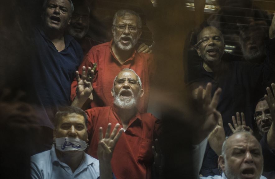 أول براءة جماعية لبديع وقيادات بالإخوان في قضية منذ 2013