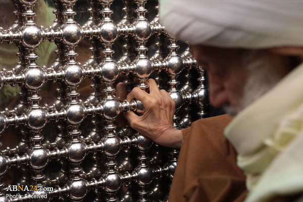 تقرير مصور/ آية الله الشيخ "عيسى قاسم" يزور مرقد الامام الحسين (ع)