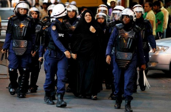 السلطات الامنية تعتقل امرأة بعد استدعائها للتحقيق بالبحرين 