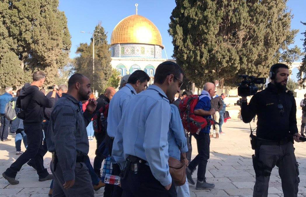 قائد شرطة الاحتلال بـ"القدس المحتلة" يقتحم الأقصى