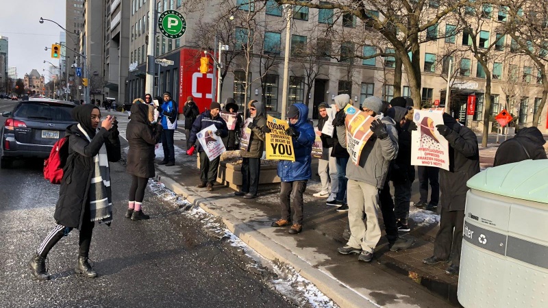 “Protestas multitudinarias en EE.UU. y Canadá en apoyo a Marzieh Hashemi”