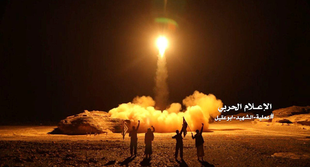 القوات اليمنية تستهدف تجمعات للجيش السعودي بصاروخ باليستي