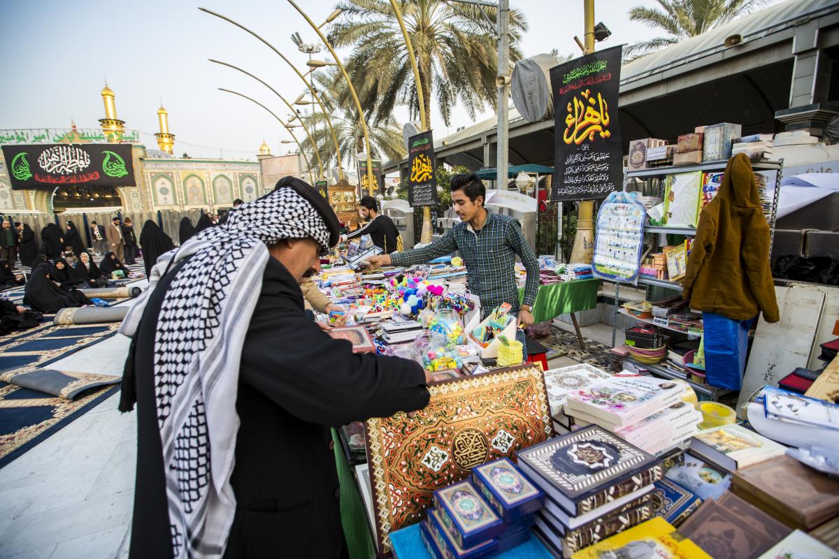 تقرير مصور/ دورُ نشرٍ ومكتباتٌ كربلائيّة تنشرُ نتاجاتِها في ساحة ما بين الحرمين الشريفي