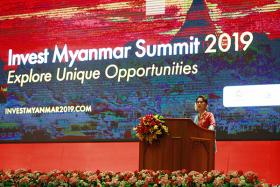 ႏွစ္ ၂၀ အတြင္း အလယ္အလတ္ဝင္ေငြရွိေသာ ႏိုင္ငံျဖစ္လာရန္ ေမွ်ာ္မွန္းဟု ေဒၚေအာင္ဆန္းစုၾကည္ ေျပာၾကား