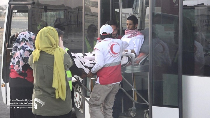الأسير السعودي يغادر صنعاء وغريفيث يرحب بمبادرة قائد الثورة بإطلاق سراحه 