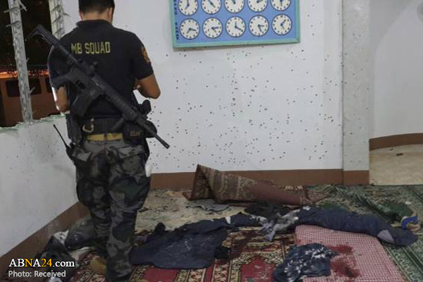 Grenade attack kills two at mosque in southern Philippines / Pics
