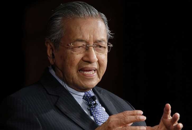 مهاتير يندد باسرائيل بعدما خسرت ماليزيا استضافة "بطولة سباحة" لرفضها استقبال إسرائيليين