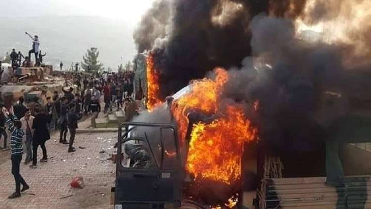 تركيا تطالب بارزاني بتسليم 500 شخص هاجموا قاعدتها بدهوك وتهدد كردستان بقصف قوي 