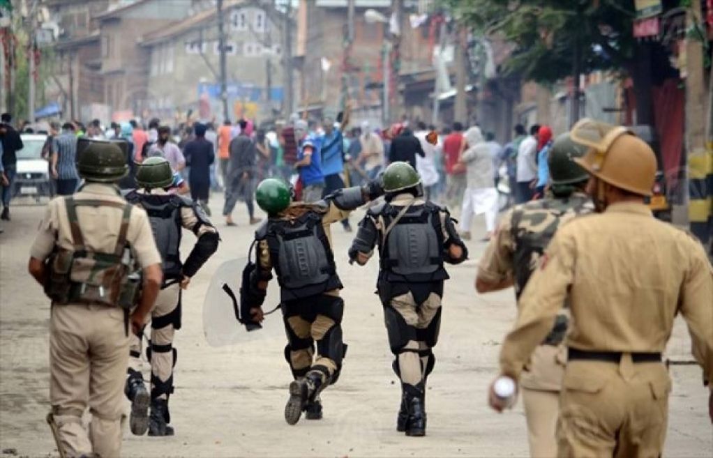 کشمیر میں بھارتی فوج کی فائرنگ سے 2 علیحدگی پسند جاں بحق