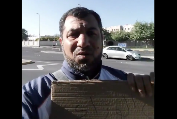 السلطات الخليفية تعتقل "محمد خاتم" بعد خروجه للتظاهر وهو مضرب عن الطعام للمطالبة بإرجاعه للعمل