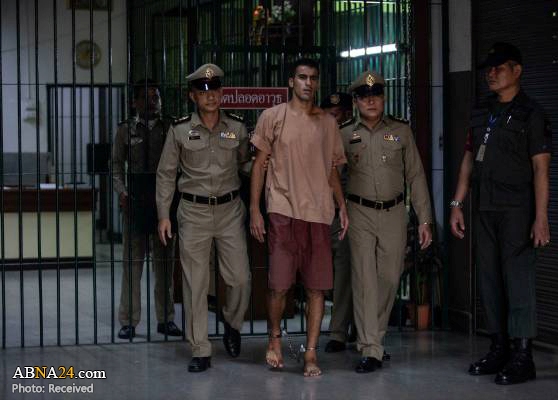 مشهد العريبي وهو مربط بالسلاسل "هزّ كل العالم إلا حكومة البحرين"