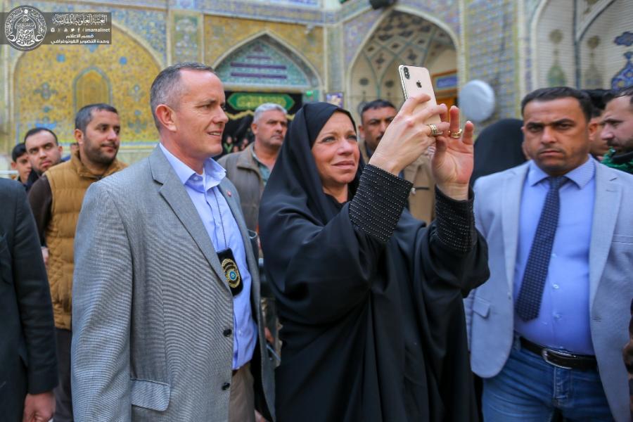 الممثلة الخاصة للأمين العام المتحدة بالعراق تزور العتبة العلوية المقدسة وتتمنى تكرار الزيارة+(صور)