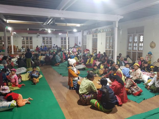 ရွမ္းလက္နက္ကိုင္အဖြဲ႔မ်ား တိုက္ပြဲေၾကာင့္ ေက်ာက္မဲၿမိဳ႕ေပၚသို႔ ရြာသား ၅၀၀ ခန္႔ တိမ္းေရွာင္