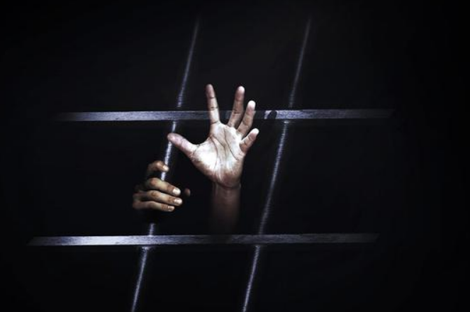 أحد ضحايا التعذيب في البحرين يروي ما يحدث داخل غرف الموت