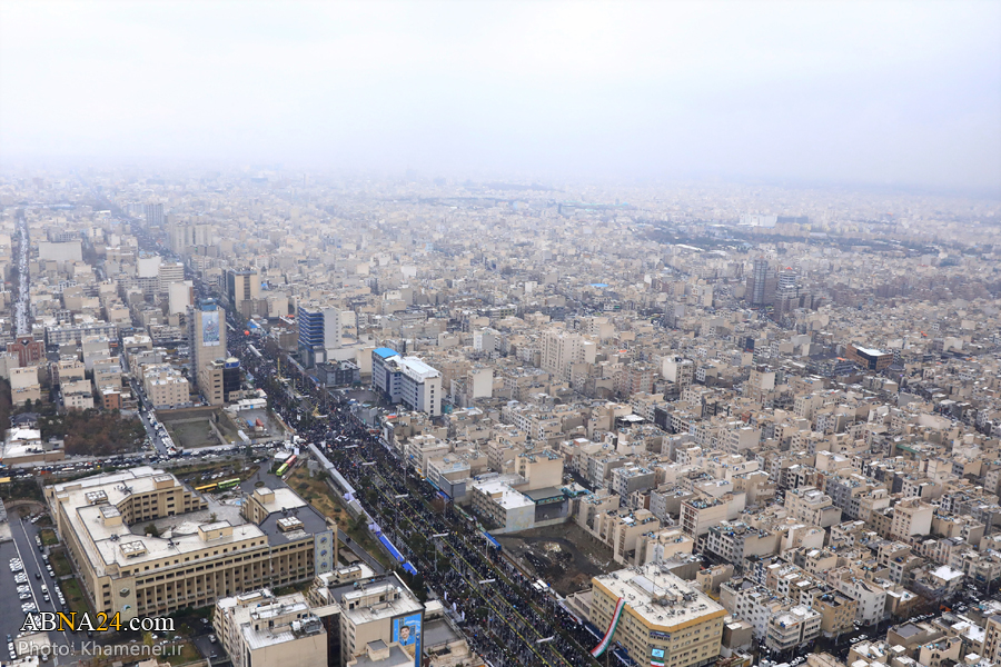تقرير مصور/ مشاهد رائعة من السماء لمسيرات كبيرة للشعب الايراني بمناسبة انتصار الثورة الاسلامية