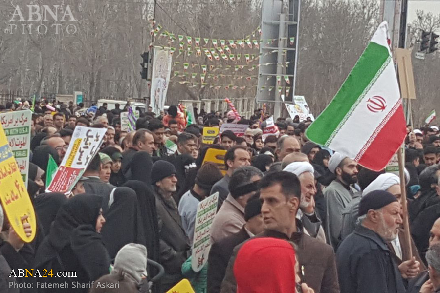 تقرير مصور/ مشاركة واسعة في مسيرات انتصار الثورة الاسلامية بمدينة "كرج" الايرانية