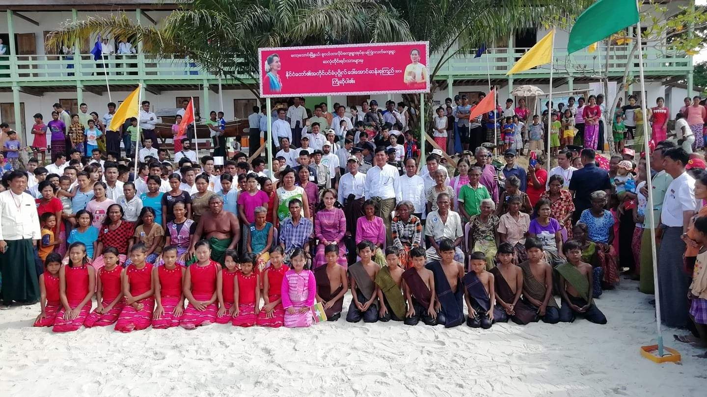 ဆလုံတိုင္းရင္းသားမ်ား၏ သိမ္းဆည္းခံေျမမ်ားကုိ သီးျခားအဖြဲ႕ဖြဲ႕၍ အျမန္စိစစ္မည္ျဖစ္ေၾကာင္း ေဒၚေအာင္ဆန္းစုၾကည္ ေျပာၾကားခဲ့ဟုဆုိ